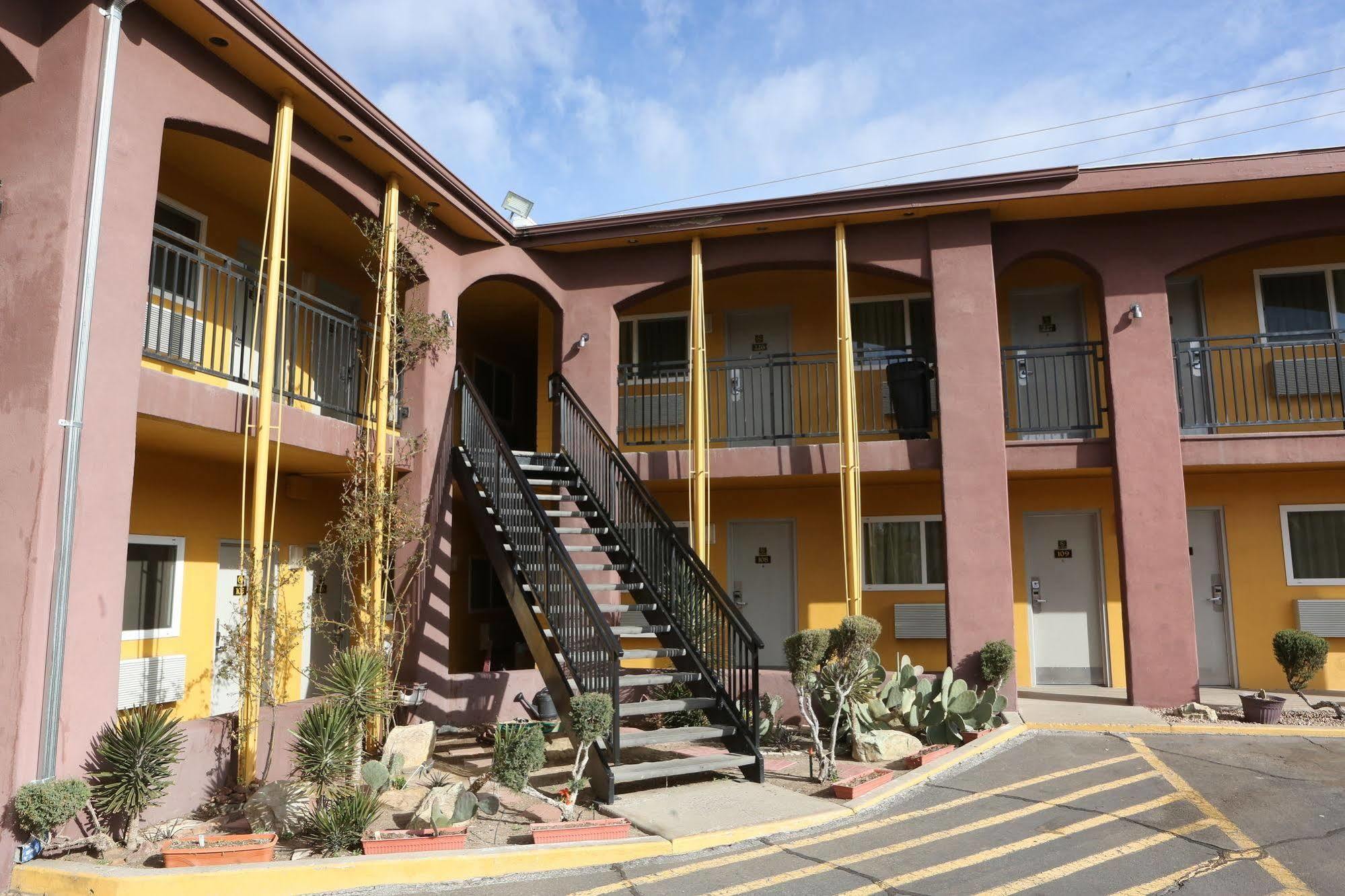Rodeway Inn Albuquerque Downtown On Rt 66 Exterior photo